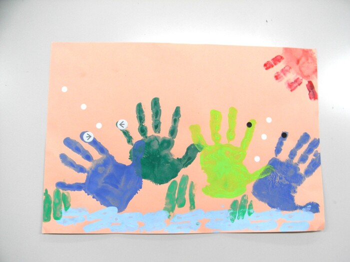 個人作品　06　フランスのかにが海の中でうごいている