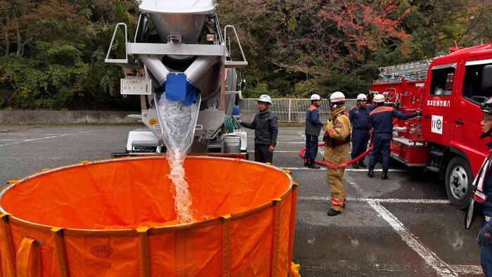 ミキサー車からの補水