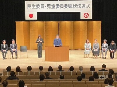 写真：大松市長　令和7年度民生委員・児童委員委嘱状伝達式での様子　12月3日