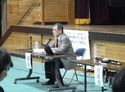 講師が講義をしている様子