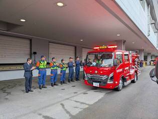 消防団車両が出発しています