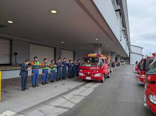 消防団車両が出発しています