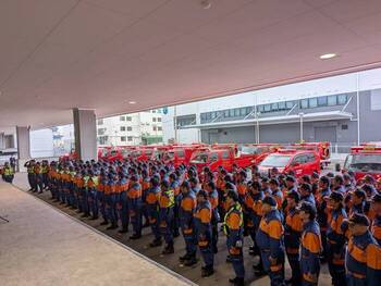 団員が整列しています