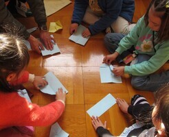 紙飛行機づくり