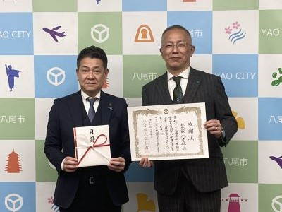 写真：大松市長　寄附にかかる感謝状贈呈式【株式会社八光殿様】での様子　2月10日