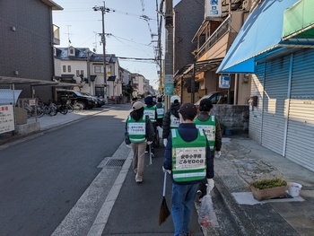歩道のごみ拾い2