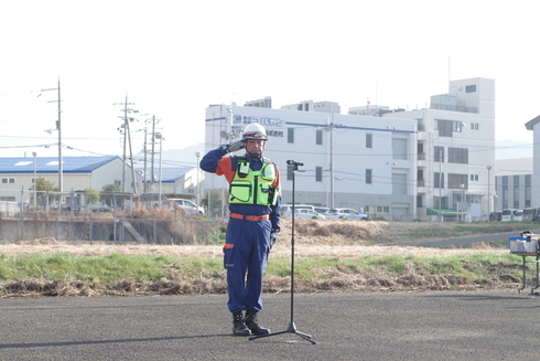 団長が挨拶をしています