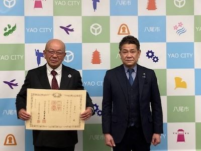 写真：大松市長　紺綬褒章伝達式及び寄附にかかる感謝状贈呈式【株式会社八光様】での様子　3月25日
