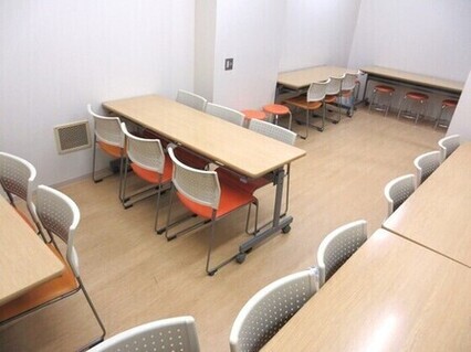 【地下1階】休憩スペース2