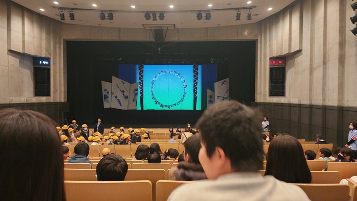 芸場内の様子の写真