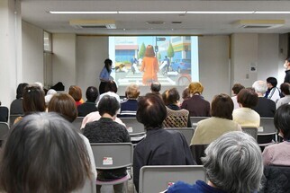 安全確認をテストする参加者たち