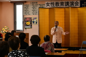 写真:八尾市選挙管理委員会の平田 正司委員長のあいさつ