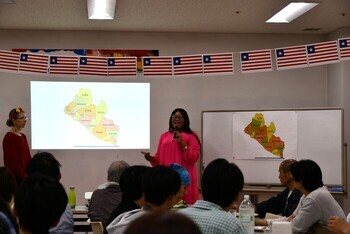 リベリアの文化を伝えるゲストスピーカー