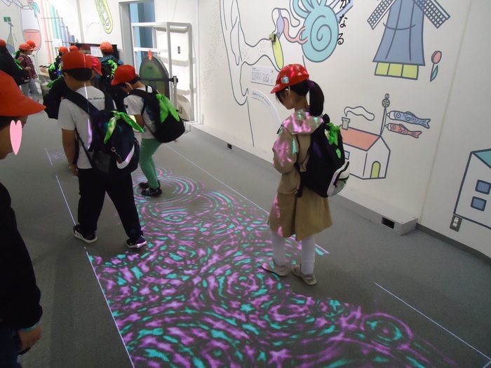 4年生、春の遠足(大阪市立科学館)!