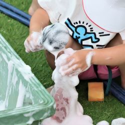 ペットボトルに泡を集める