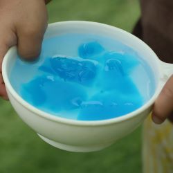 寒天と水をまぜる