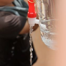 蛇口から水をだす