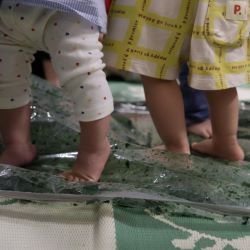 足で踏んで藍染