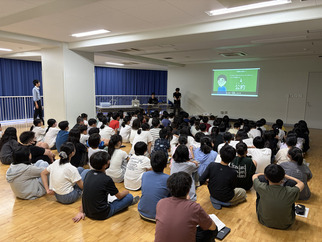 公約の解説シーン