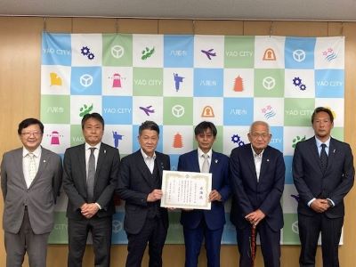 大松市長 図書寄贈にかかる感謝状贈呈式【八尾菊花ライオンズクラブ様】令和8年6月18日での様子