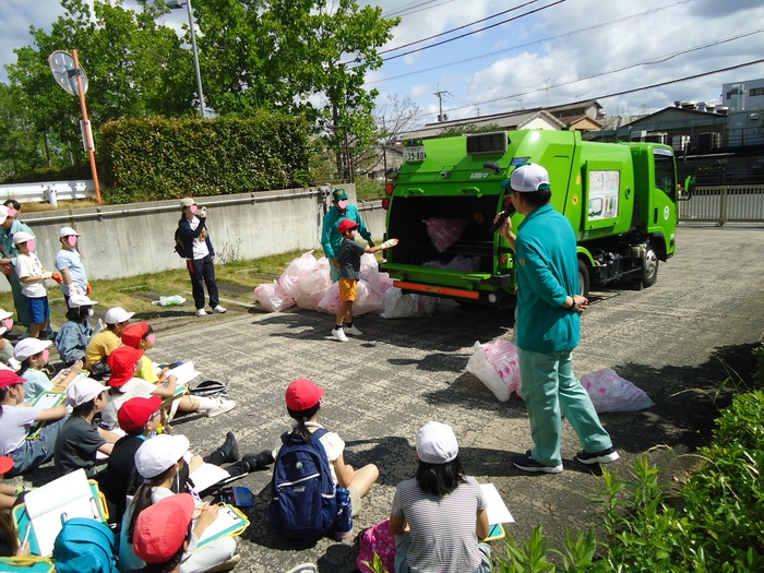 4年生、リサイクルセンター「めぐる」
