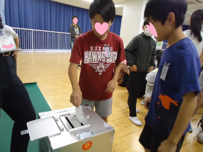 6年生、投票体験