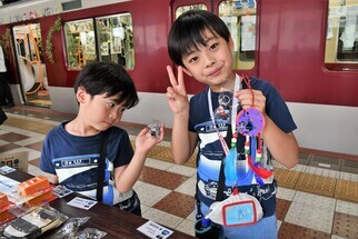 写真：ワークショップを楽しんだ兄弟