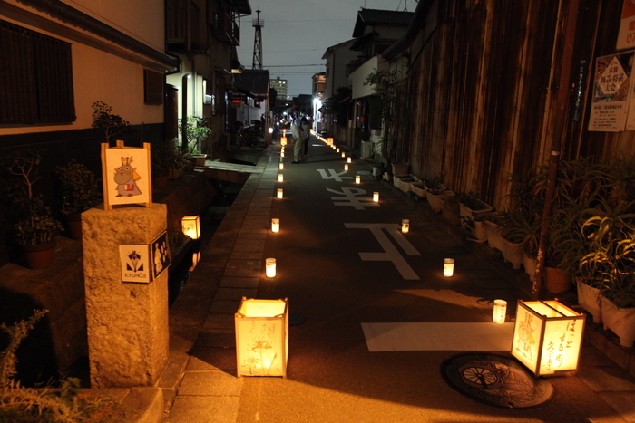 燈路まつりのようす