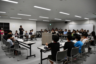 こども模擬裁判の室内の様子