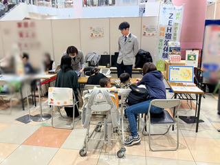 画像：家づくりの材料で！？スライムづくり体験