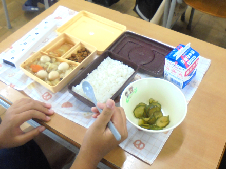 1年生・今日の給食03