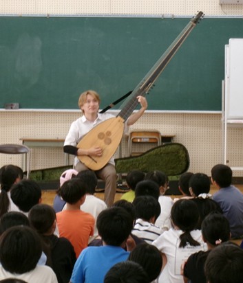 会所幹也さんによる演奏と講演