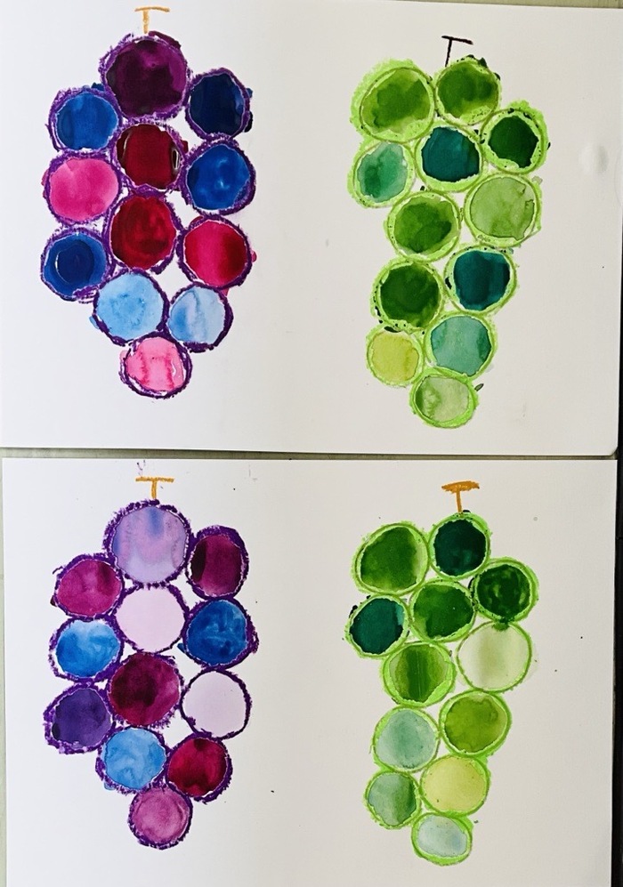 全てのぶどうのつぶが、違う色になるように絵の具や、水の量を調整しながら描きました。