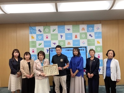 大松市長 令和8年熊本地震被災地 義援金募金活動にかかる感謝状贈呈式【八尾市女性団体連合会様】 令和8年9月25日での様子