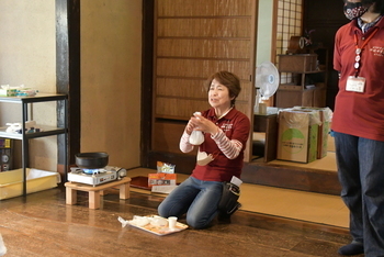 防災学習（防災食）の様子