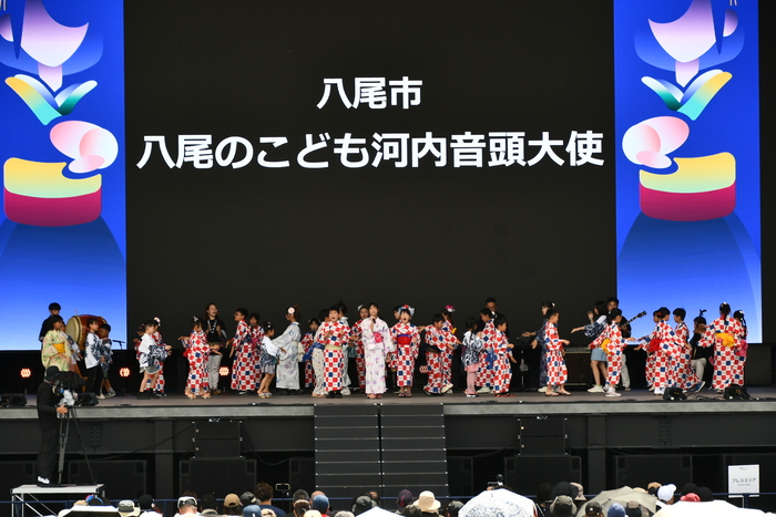 写真：こども河内音頭大使による河内音頭