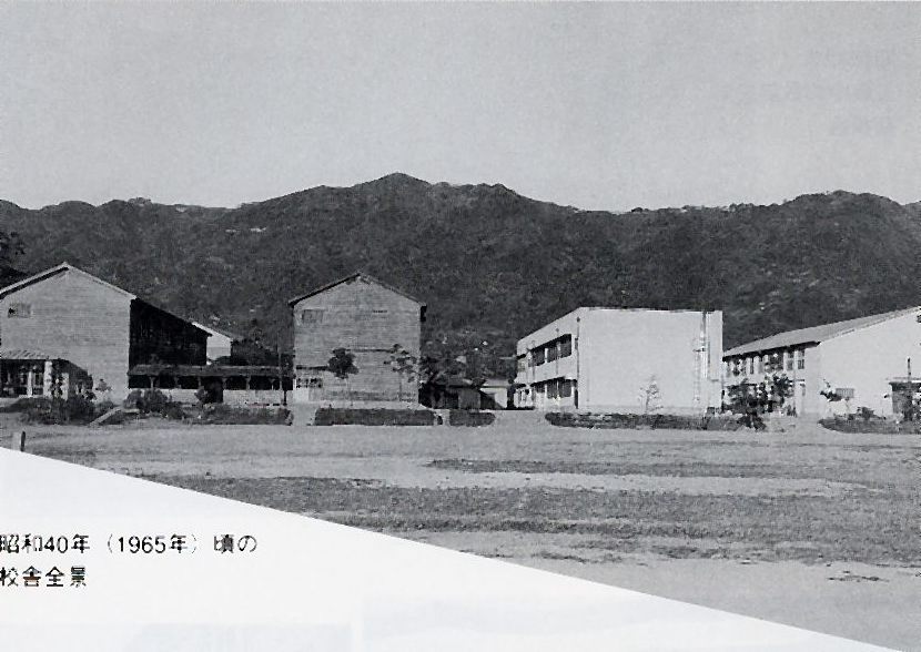 昭和40年頃（1965年）校舎全景（西から東方向）