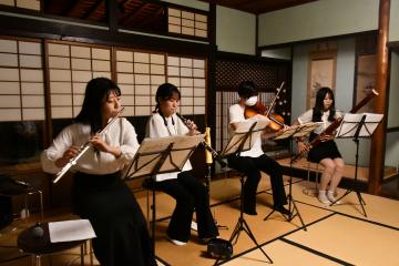 大阪教育大学の学生の演奏